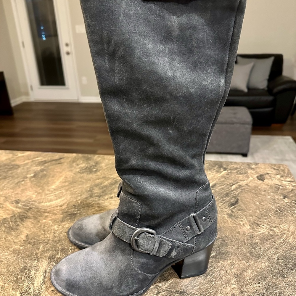 Born Premium Gray Leather Heel Boots - Like New